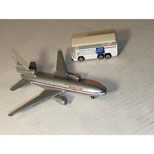 Vintage 1987 ERTYL DC 10 American Airlines Die Cast Bus Airplane Collectible